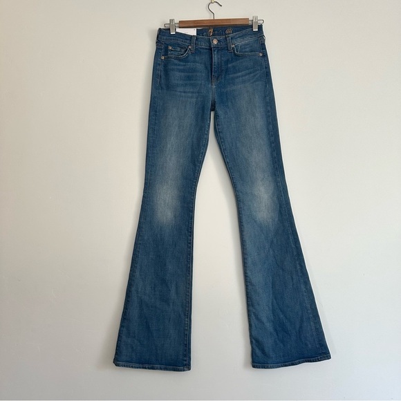 7 For all Mankind NWT Ali Classic flare in light blue denim Size: 27 - Picture 1 of 3